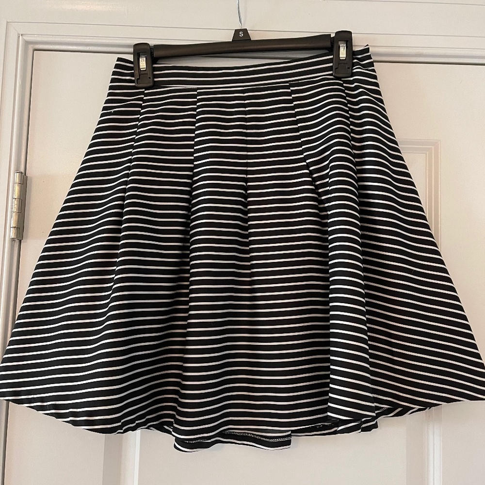 The Limited Size 2 Black and White Striped Skirt